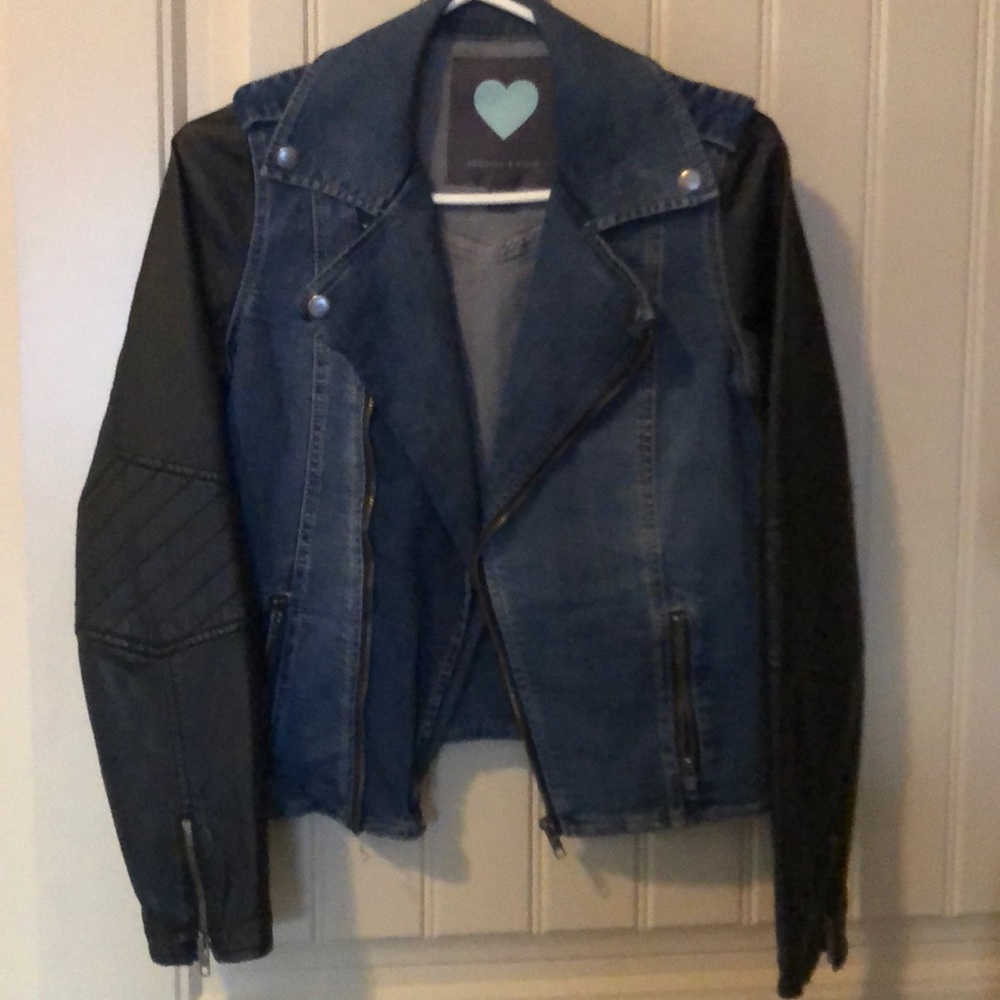Jean jacket with leather arms